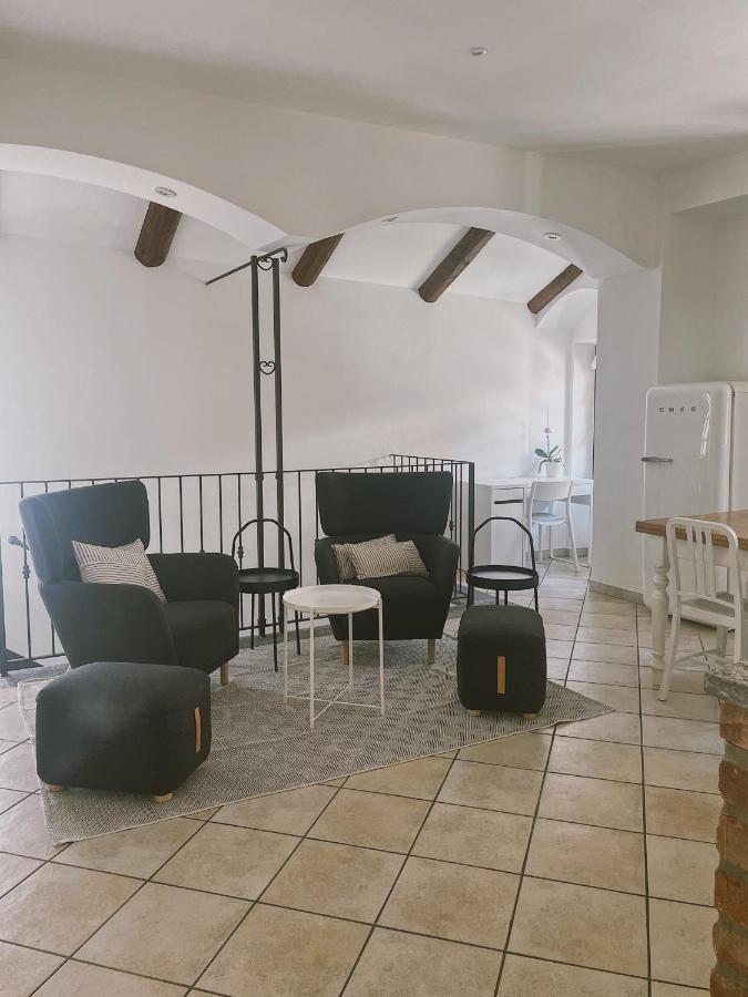 Casa Lobe - Charming Apartment In Village Centre 라모라 외부 사진